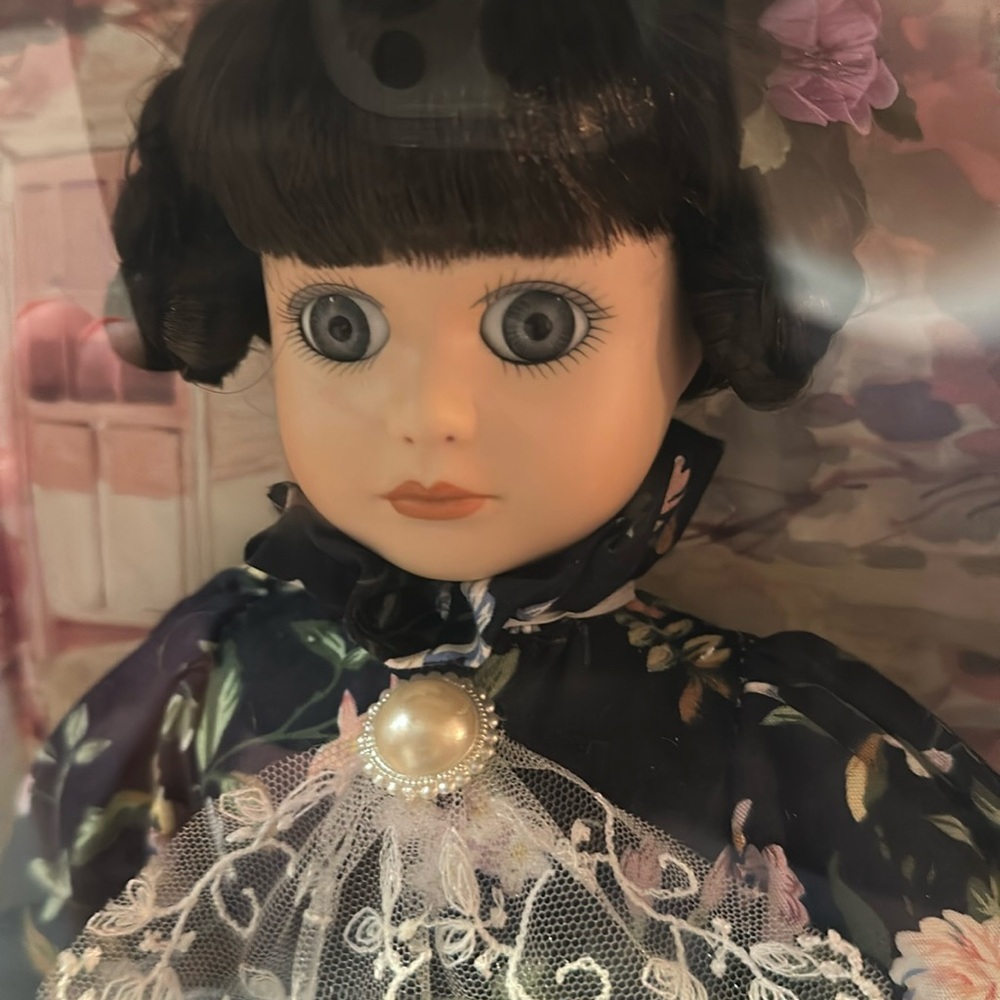 *New Vintage Porcelain Doll 1992 Classical Symphony Collection. Special Edition View 2